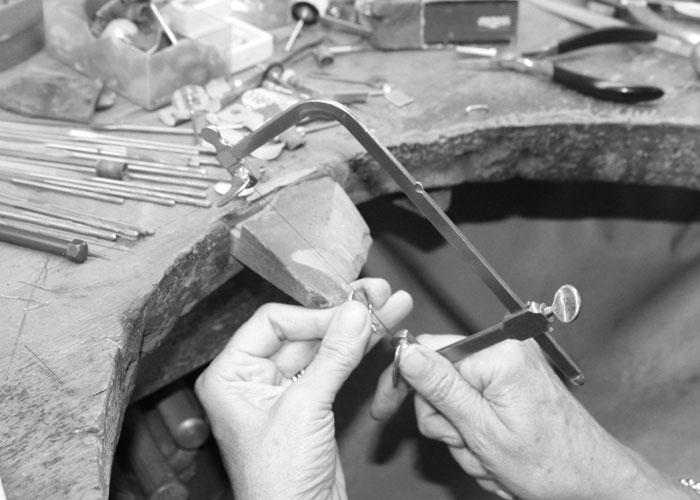 Resizing your Diamond Ring | Repairation Repairs of Jewelry Jewellery | Reparatie van Juwelen in de DIamanten Beurse in Antwerpen | Goldsmith Reparatie | Jewellery Reparations
